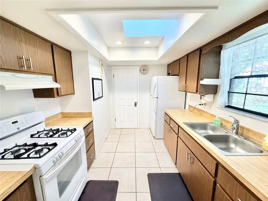 1031 Park Avenue, Tavares, FL 32778 - #2