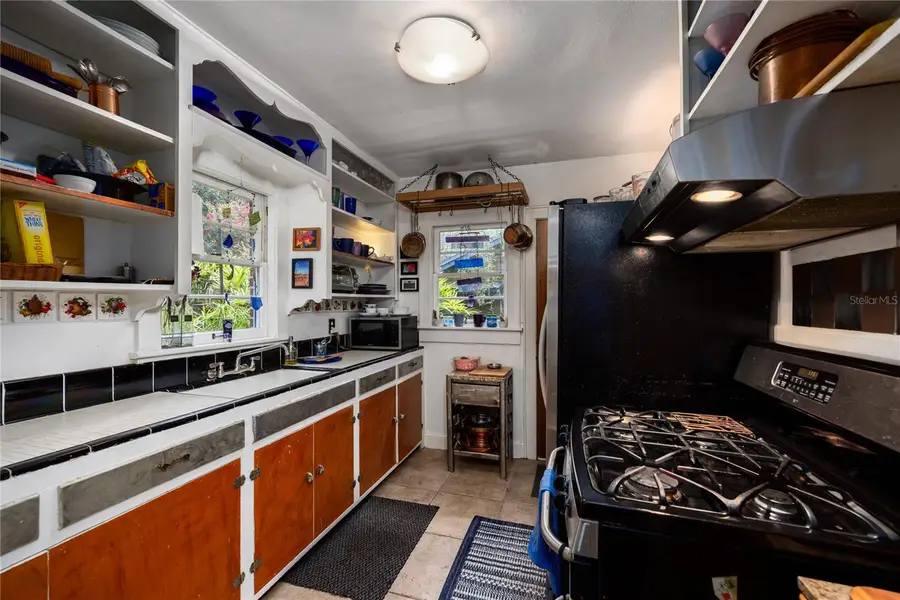 611 NE 10th Place, Gainesville, FL 32601 - Image #3