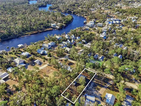 317 Cedar Street Ne, STEINHATCHEE, FL 32359