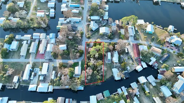 12 SE 241st Street, SUWANNEE, FL 32692