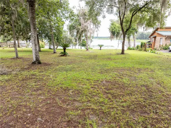 114 Little Orange Lake Drive, HAWTHORNE, FL 32640