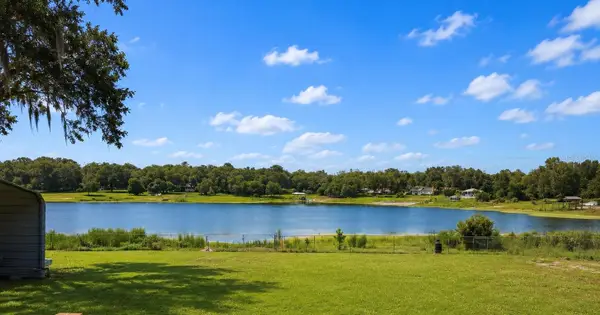 172 E Cowpen Lake Point Road, HAWTHORNE, FL 32640