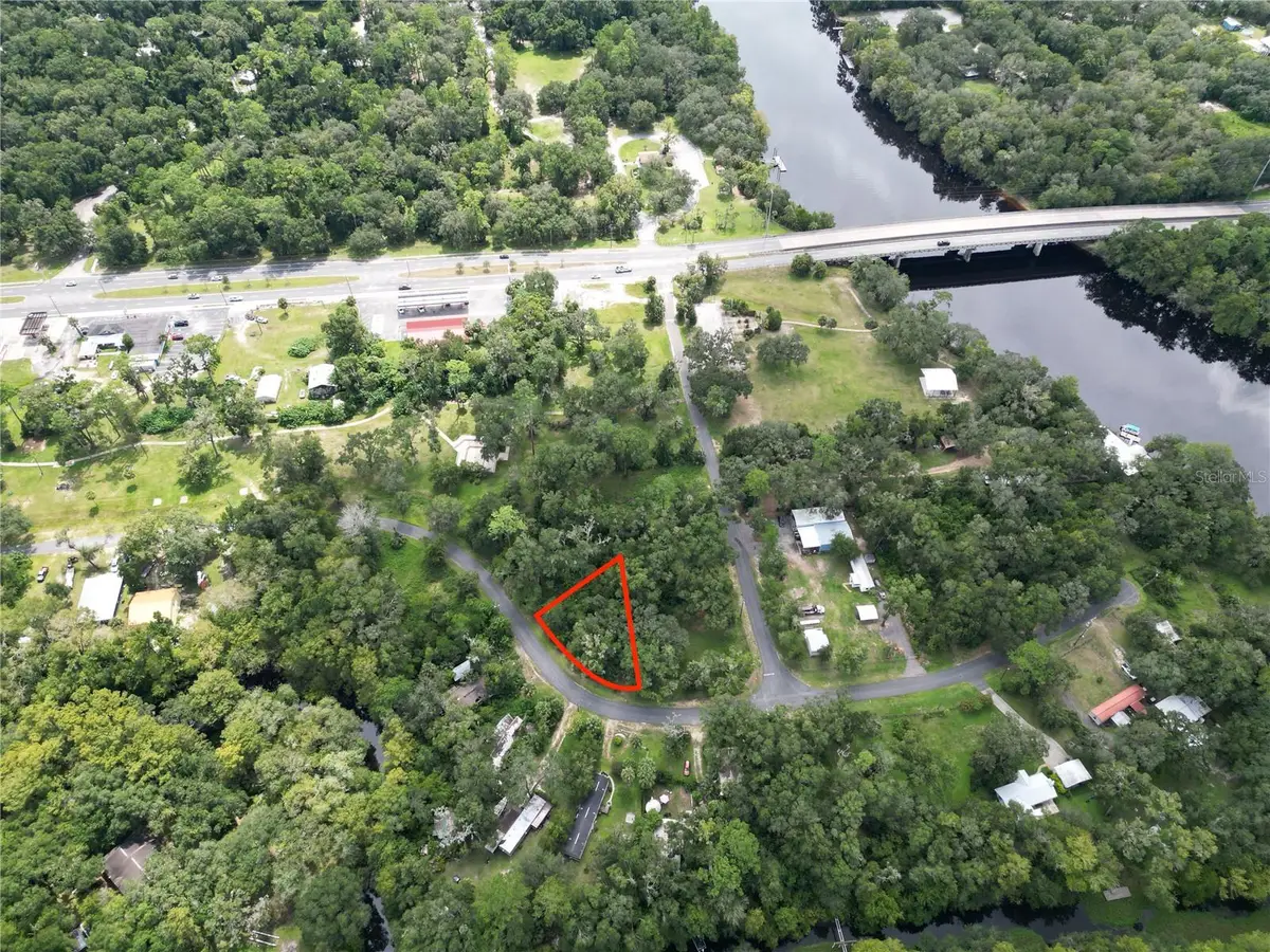 7739 Lake Avenue, Fanning Springs, FL 32693 - #1