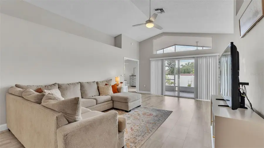 412 Emerald Cove Loop, Lakeland, FL 33813 - Image #2