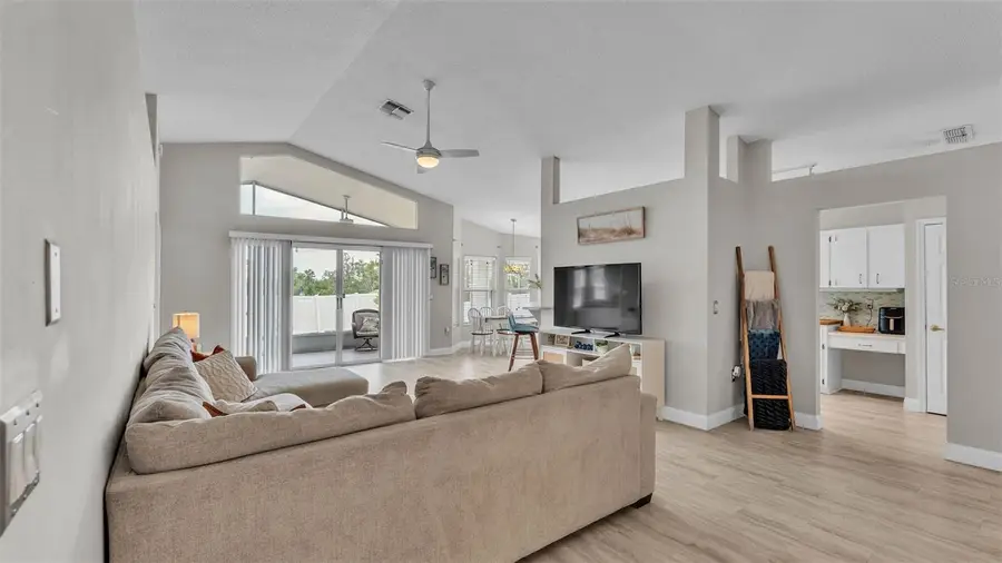 412 Emerald Cove Loop, Lakeland, FL 33813 - Image #3