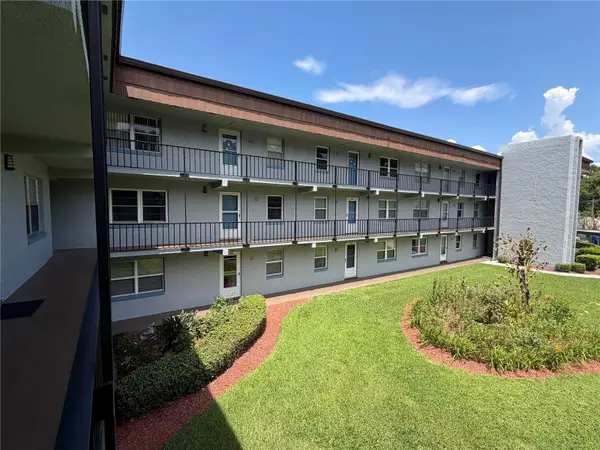 333 Lake Howard Drive Nw #211B, WINTER HAVEN, FL 33880