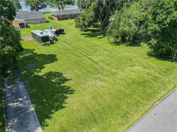 913 Crestview Drive, AUBURNDALE, FL 33823