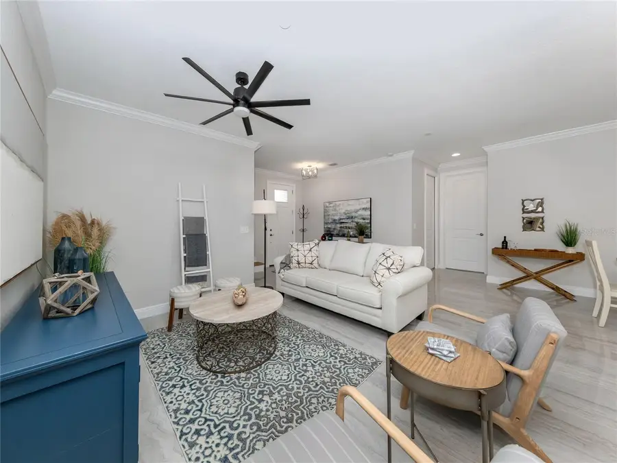 934 E Venice Avenue, Venice, FL 34285 - Image #2