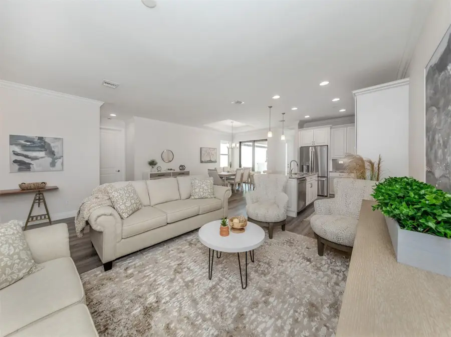 922 E Venice Avenue, Venice, FL 34285 - Image #3