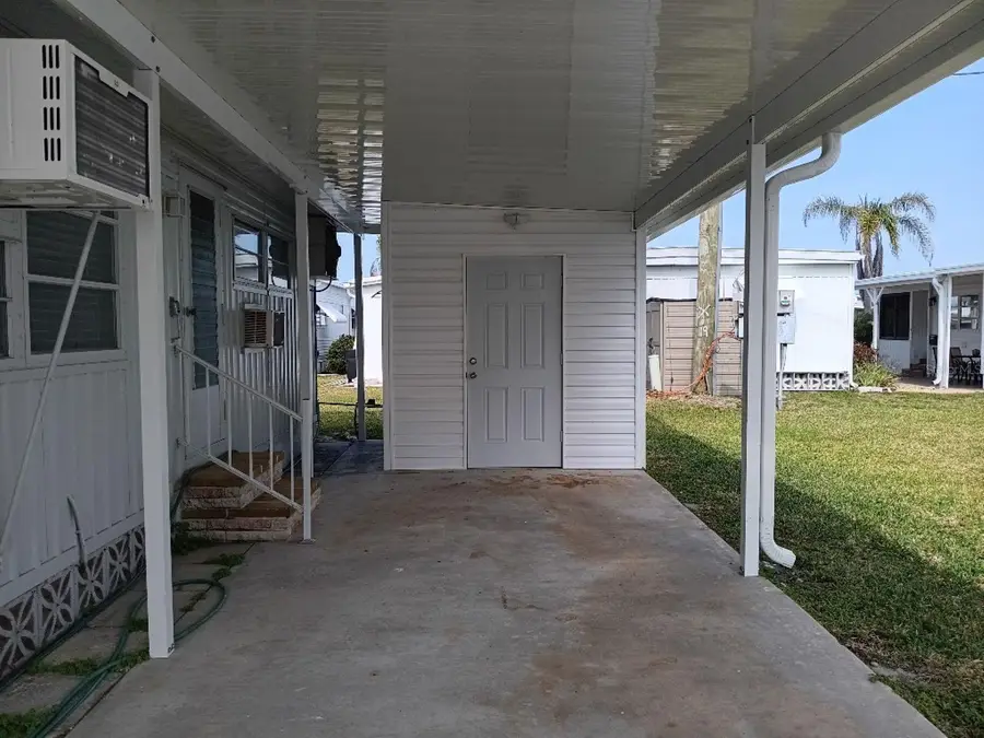 818 Bogie Street, Venice, FL 34285 - Image #2