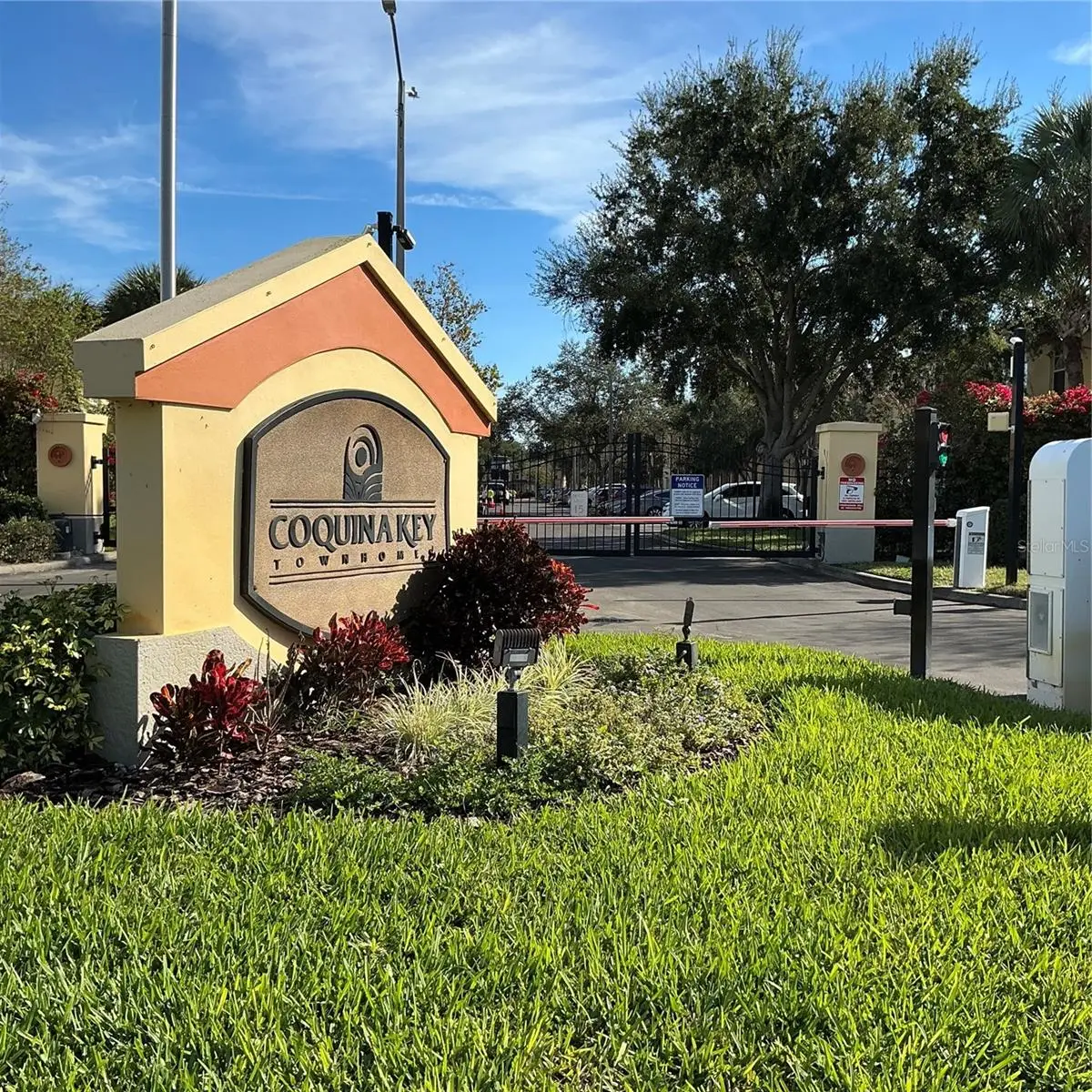 216 Coquina Bay Dr Drive, Saint Petersburg, FL 33705 - Image #1