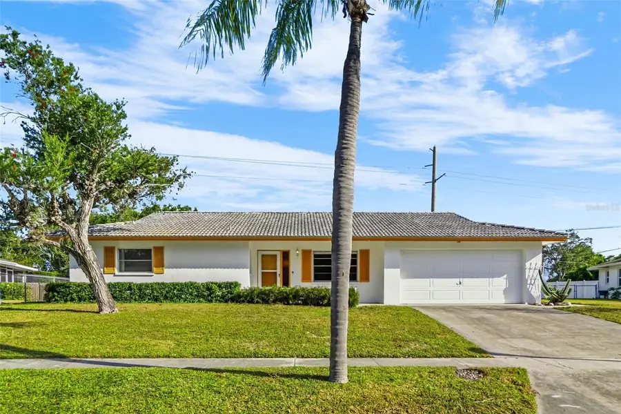 6711 Roxbury Drive, Sarasota, FL 34231 - Image #2