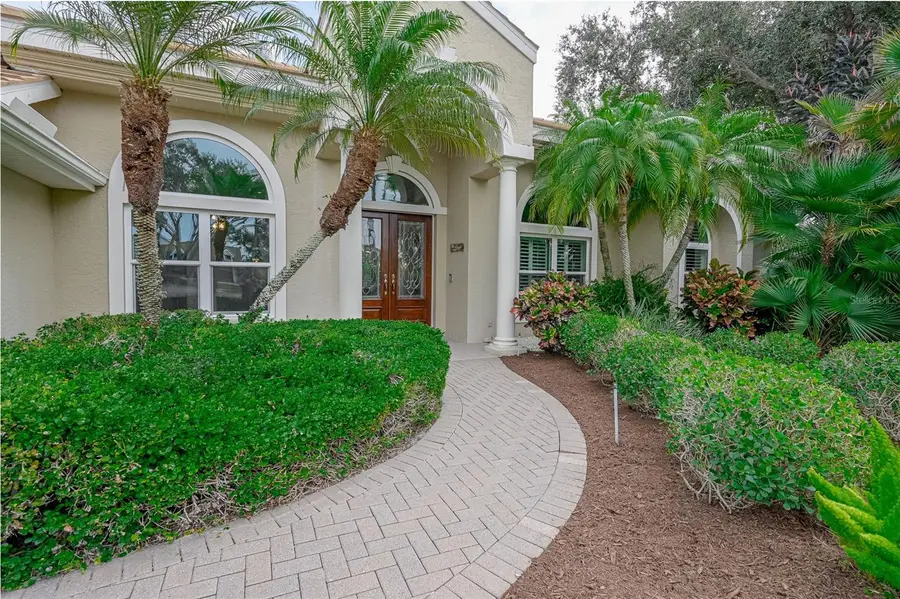 8432 Woodbriar Drive, Sarasota, FL 34238 - Image #2