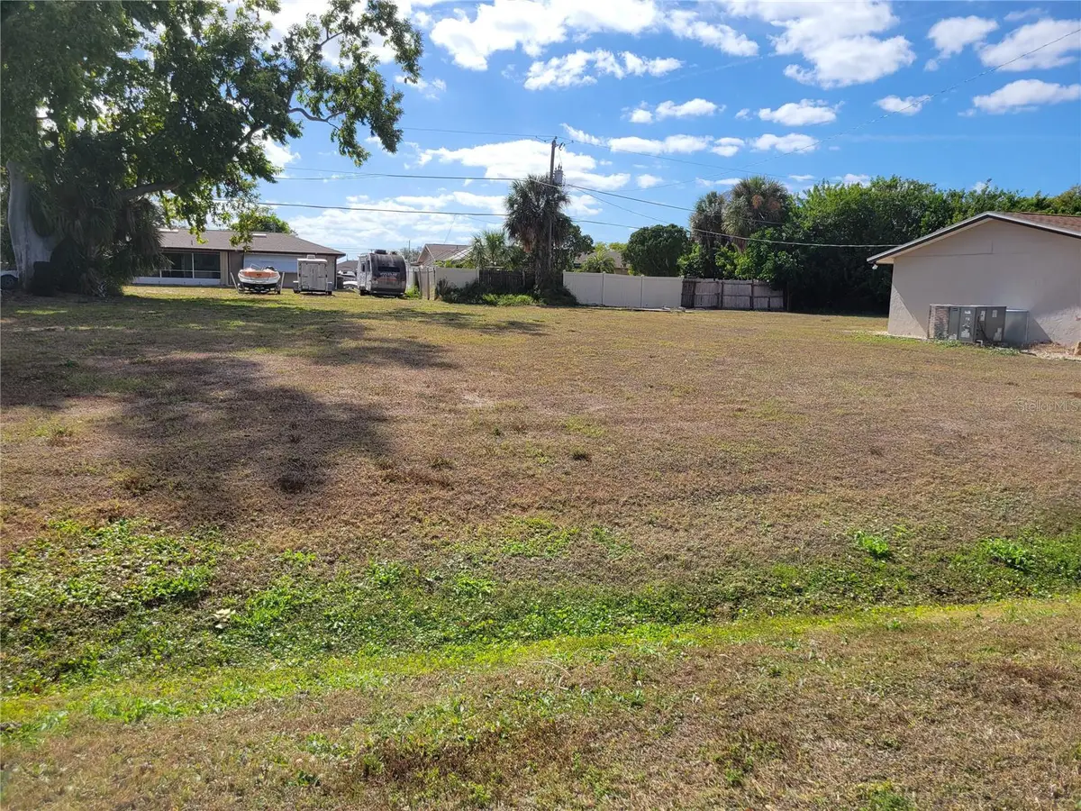 571 Grove Avenue Nw, Port Charlotte, FL 33952 - Image #1