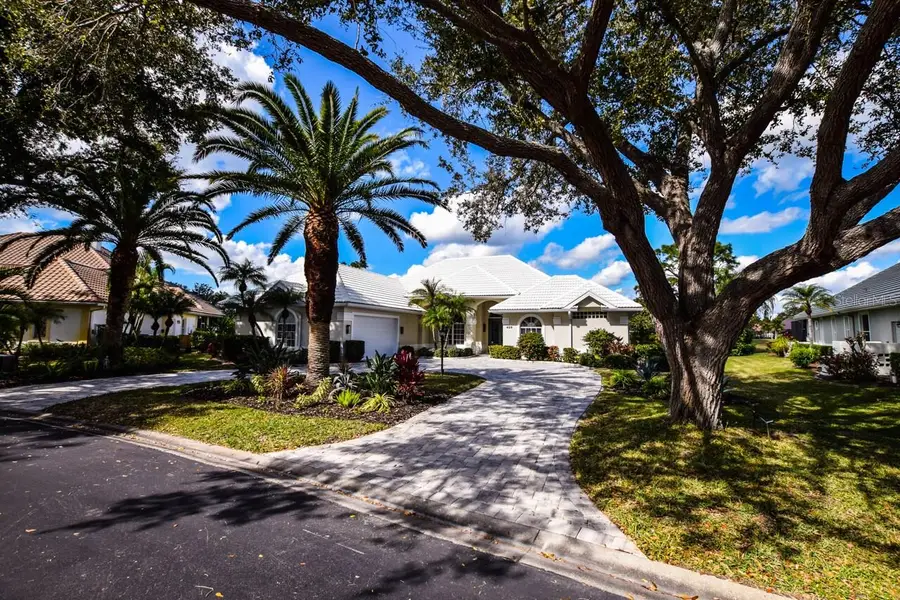 429 Tremingham Way, Venice, FL 34293 - Image #2