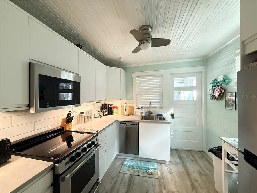 207 N Pine Street, New Smyrna Beach, FL 32169 - #3