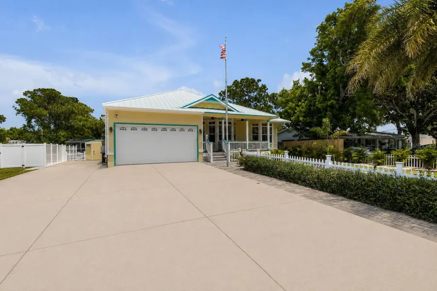 521 S Peninsula Avenue, New Smyrna Beach, FL 32169 - #2
