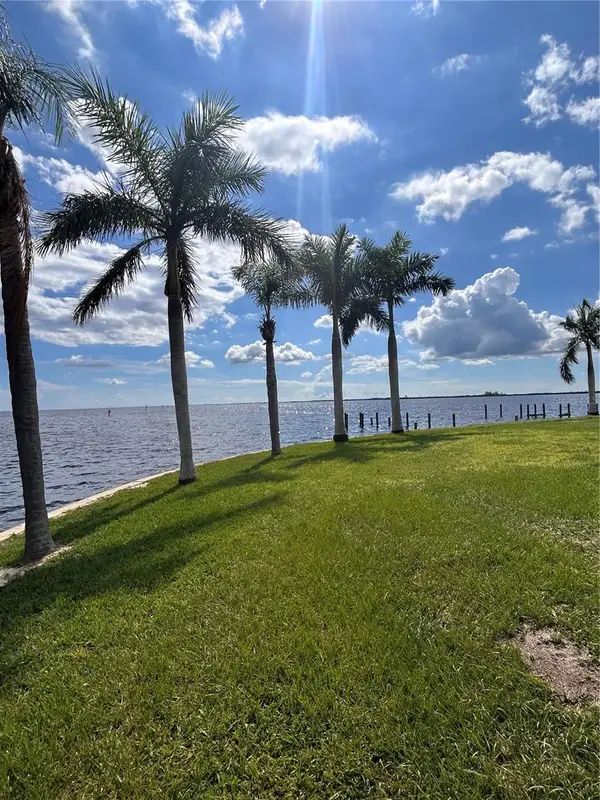 143 Creek Drive Se, PORT CHARLOTTE, FL 33952