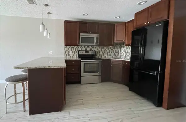 1860 Massachusetts Avenue Ne #214, ST PETERSBURG, FL 33703