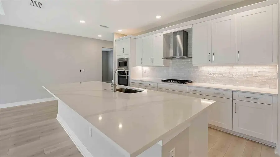 4910 Carova Way, Lakewood Ranch, FL 34211 - Image #3