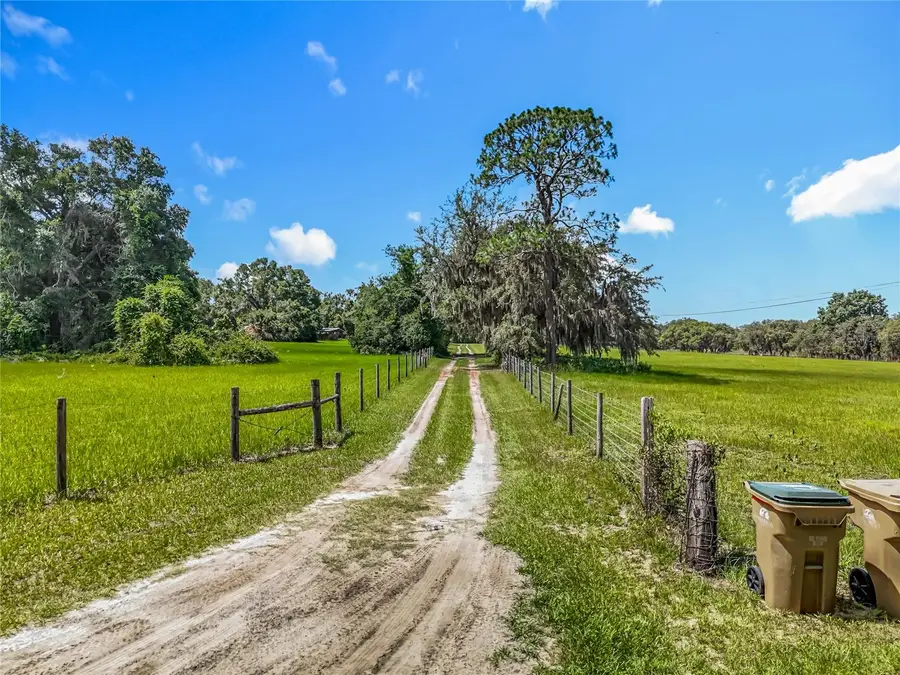 41204 Emeralda Island Road, Leesburg, FL 34788 - Image #2