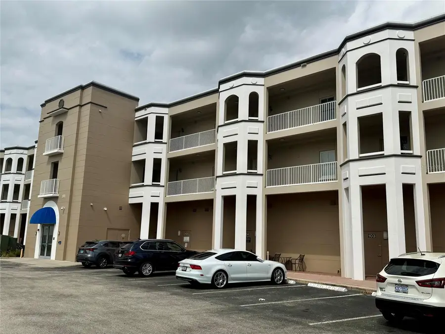 8111 Lakewood Main Street #207, Lakewood Ranch, FL 34202 - Image #2