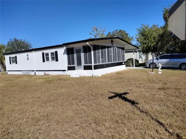 925 Beechwood Avenue, LADY LAKE, FL 32159