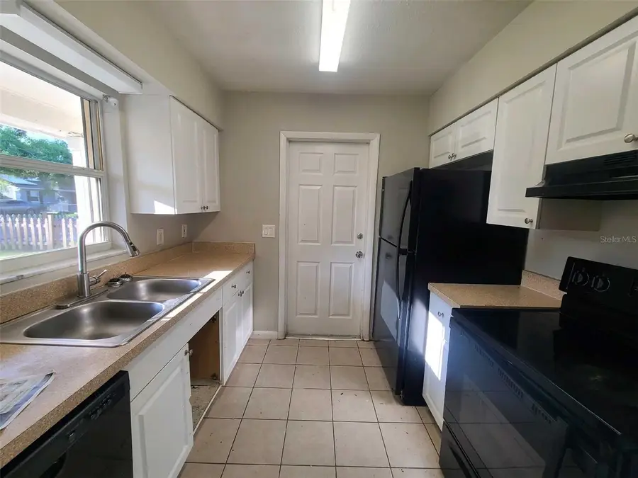 3217 Deerfield Drive, Tampa, FL 33619 - Image #2