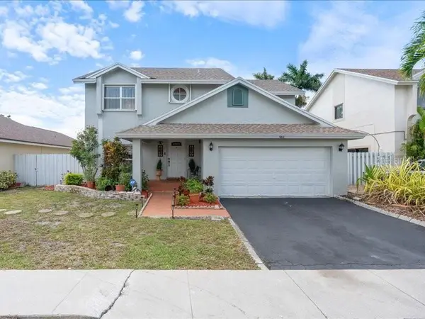 961 SW 98th Avenue, PEMBROKE PINES, FL 33025
