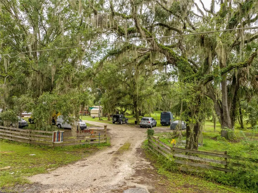 36720 Emeralda Island Road, Leesburg, FL 34788 - Image #3