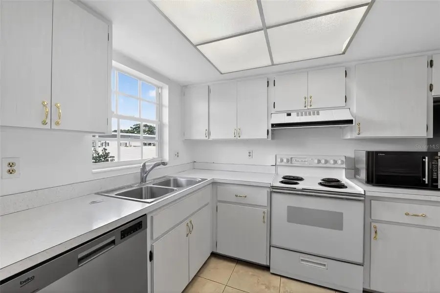 2560 Golf Course Drive #507, Sarasota, FL 34234 - Image #3