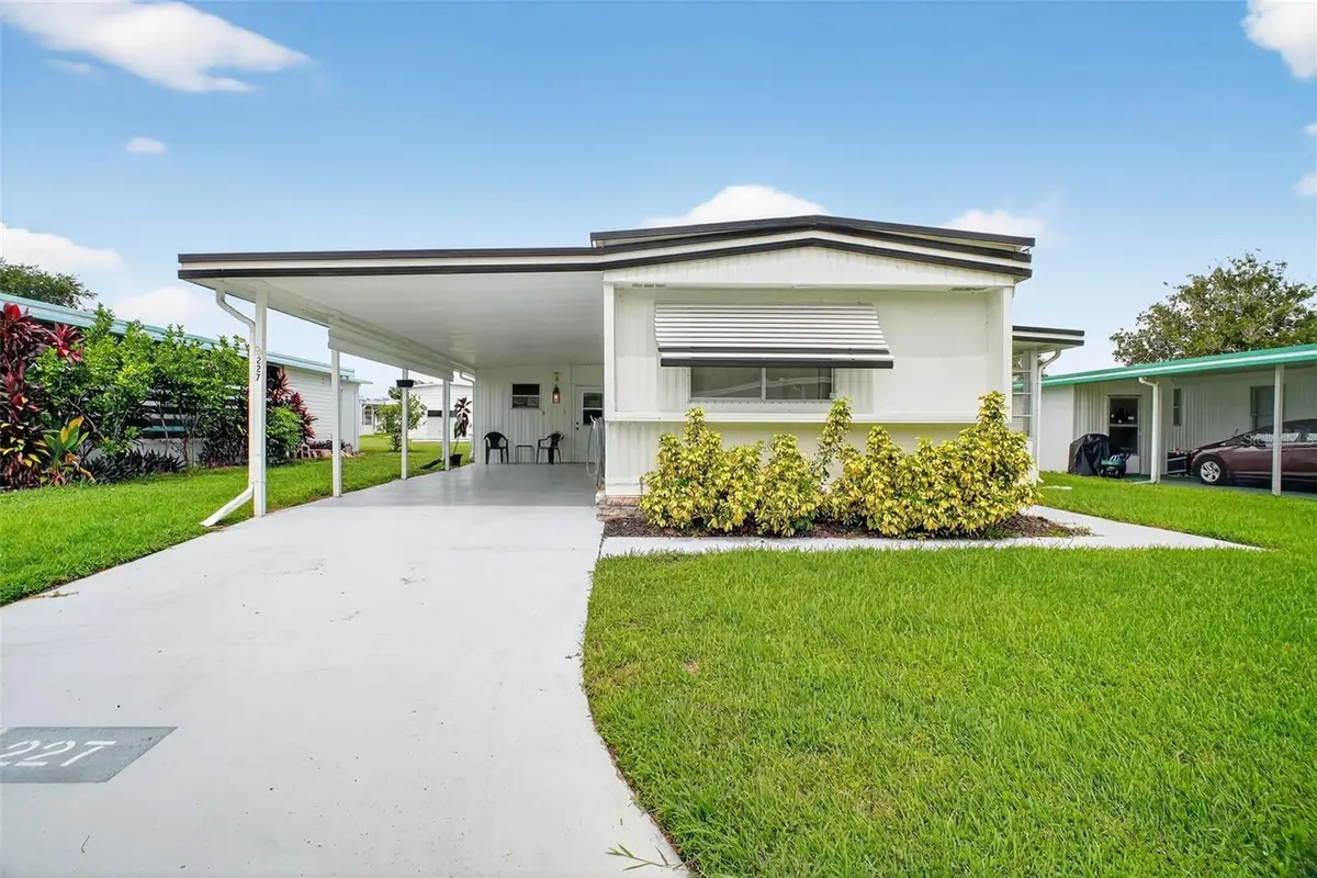 227 Paradise S, Leesburg, FL 34788 - Image #1