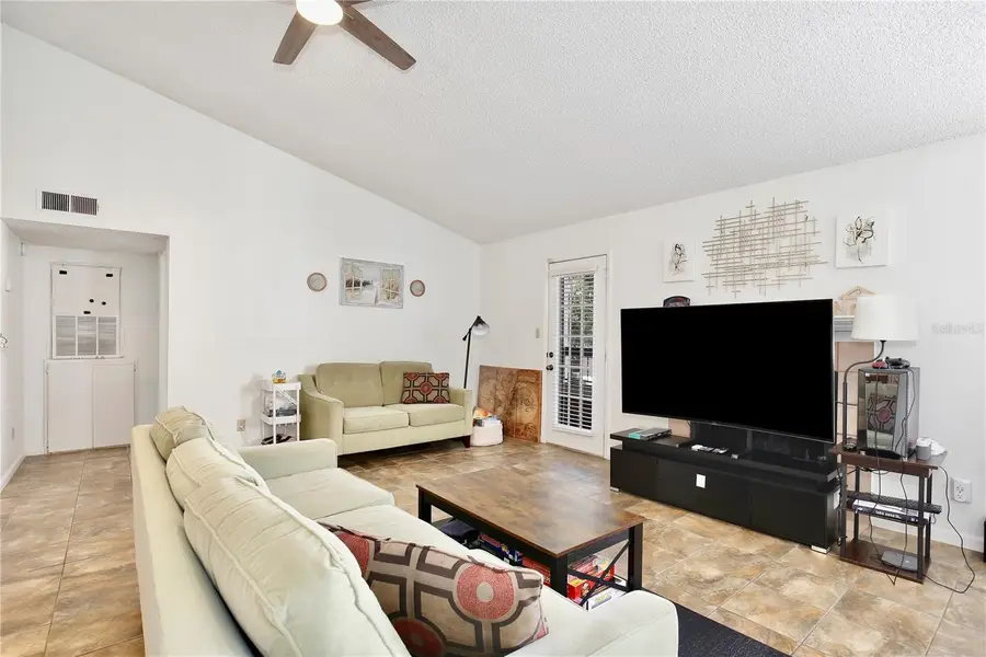 4200 Thornbriar Lane #E207, Orlando, FL 32822 - Image #3