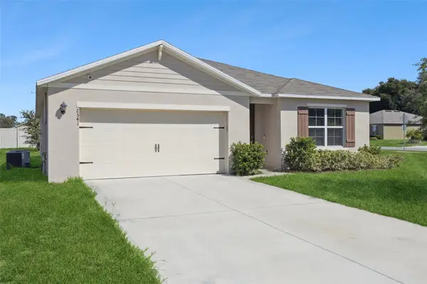 2541 Glacier Express Lane, TAVARES, FL 32778