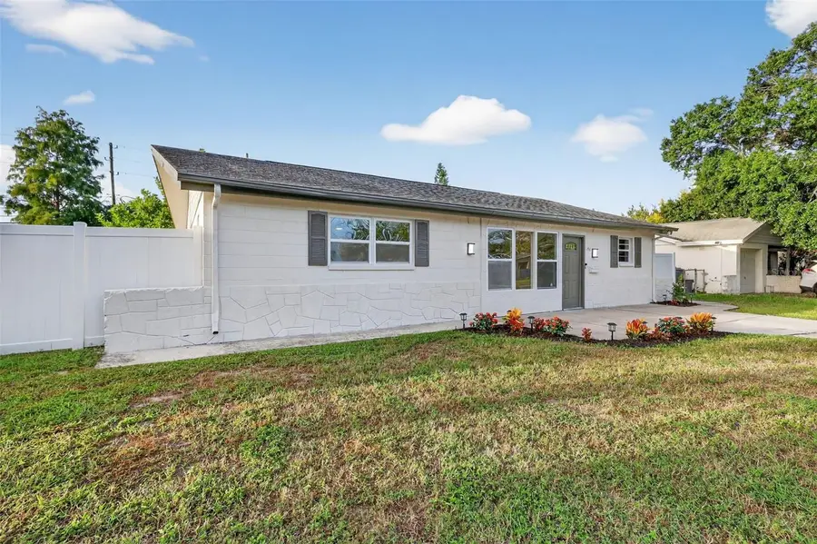 196 74th Avenue Ne, Saint Petersburg, FL 33702 - Image #2