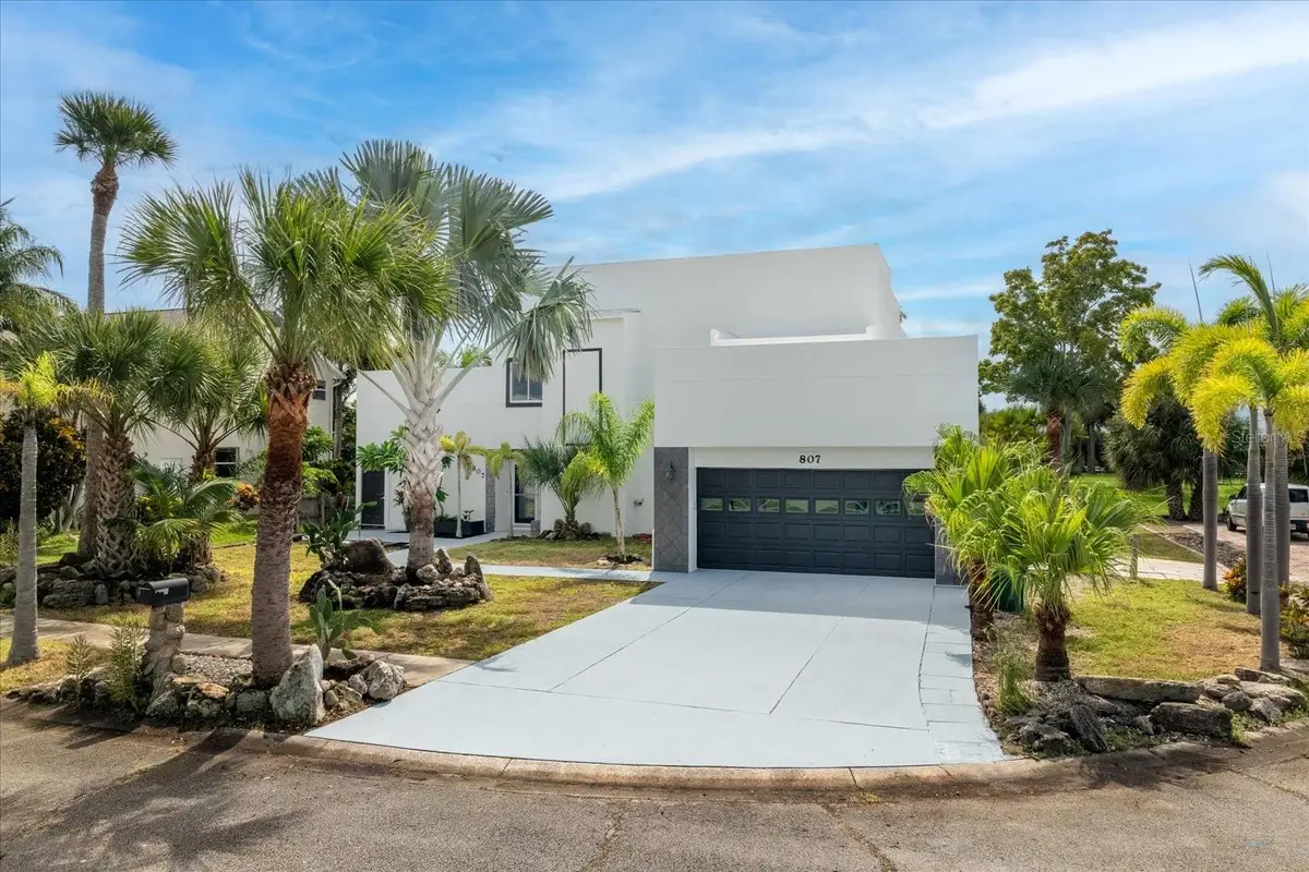 807 W Central Boulevard, Cape Canaveral, FL 32920 - Image #1