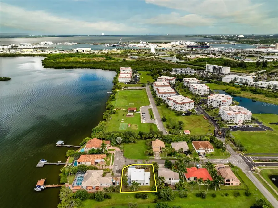 807 W Central Boulevard, Cape Canaveral, FL 32920 - Image #2