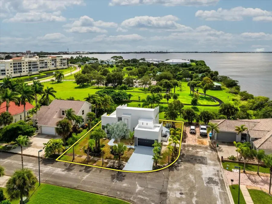 807 W Central Boulevard, Cape Canaveral, FL 32920 - Image #3