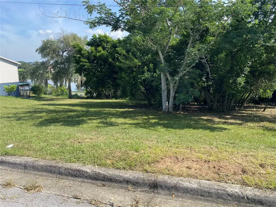 807 Lakeview Avenue, Dundee, FL 33838 - Image #2