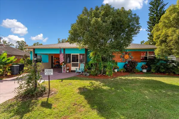 9 Poinsettia Drive, DEBARY, FL 32713