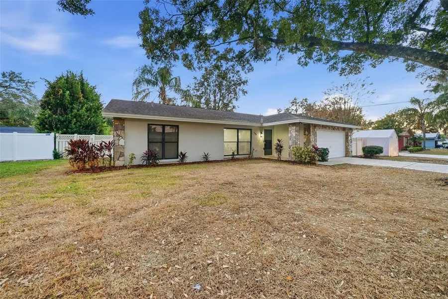 401 Greenview Drive, Brandon, FL 33510 - Image #2