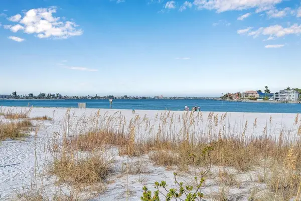 800 Collany Road #302, ST PETERSBURG, FL 33715