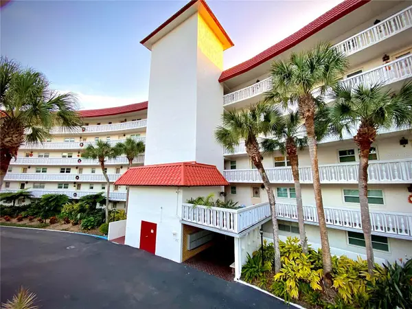 601 N Mcdonald Street #208, MOUNT DORA, FL 32757