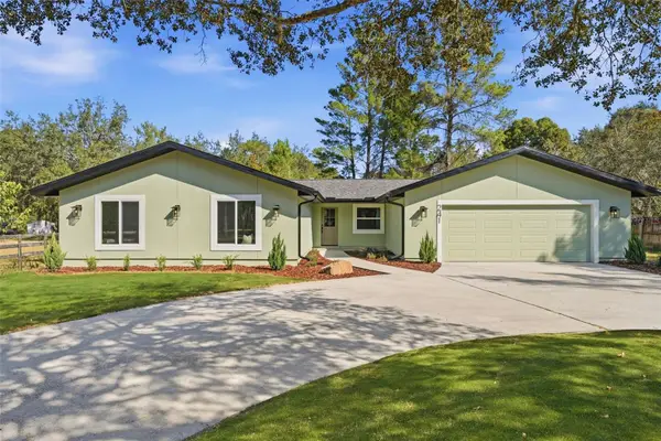 241 Overlook Drive, CHULUOTA, FL 32766