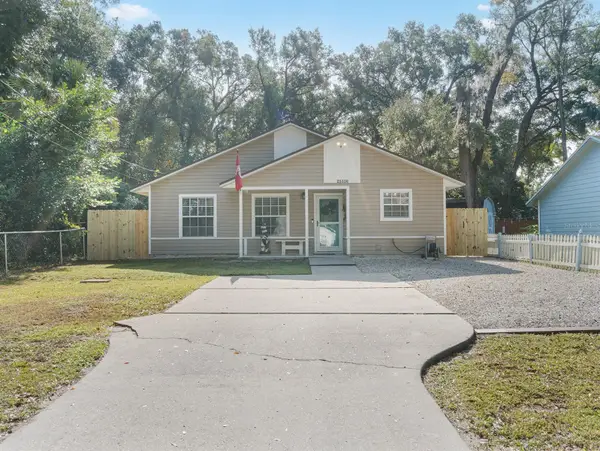 25336 Saint Anne Street, SORRENTO, FL 32776