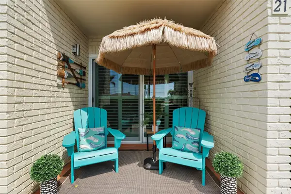 10365 Paradise Boulevard #21, TREASURE ISLAND, FL 33706