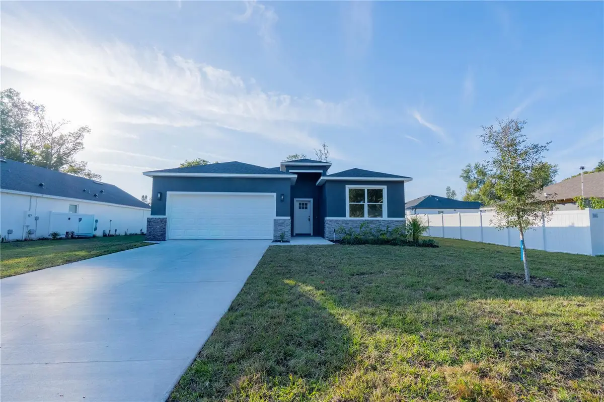 911 N New Hampshire Avenue, Tavares, FL 32778 - Image #1