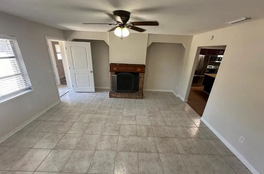 2211 Sunny View Dr, Oviedo, FL 32765 - Image #2