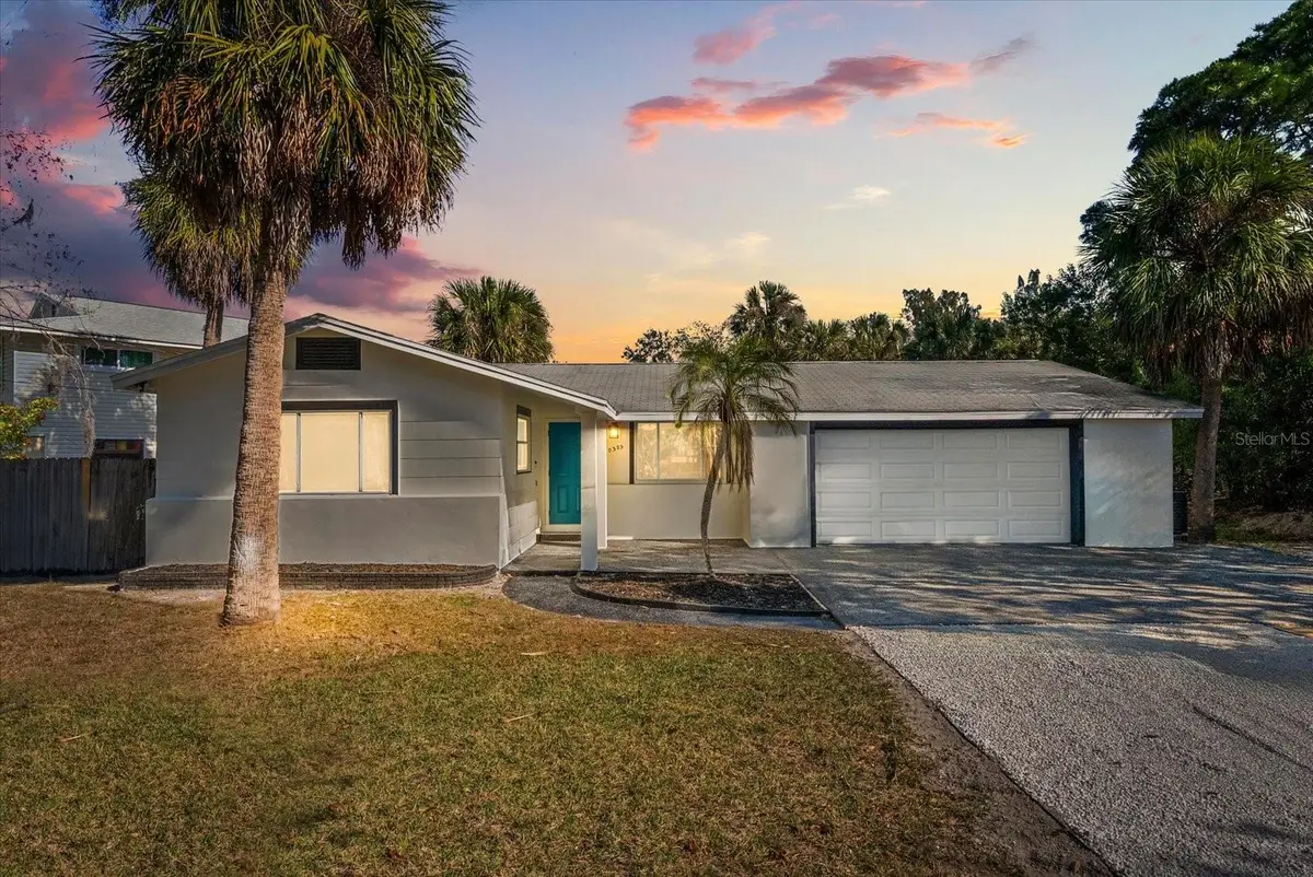 10395 San Martin Boulevard Ne, Saint Petersburg, FL 33702 - Image #1