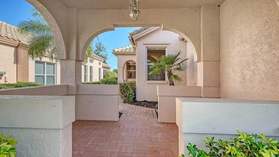 3822 Alamanda Drive, Sarasota, FL 34238 - #2